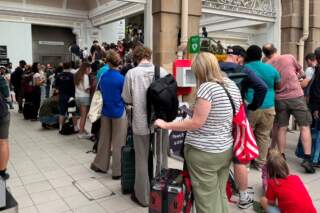 Hundreds queue at Sheffield Railway Station with police directing passengers after busy train redirected