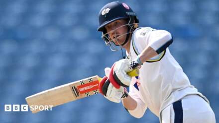 County Championship: Yorkshire post 263 in first innings against Leicestershire