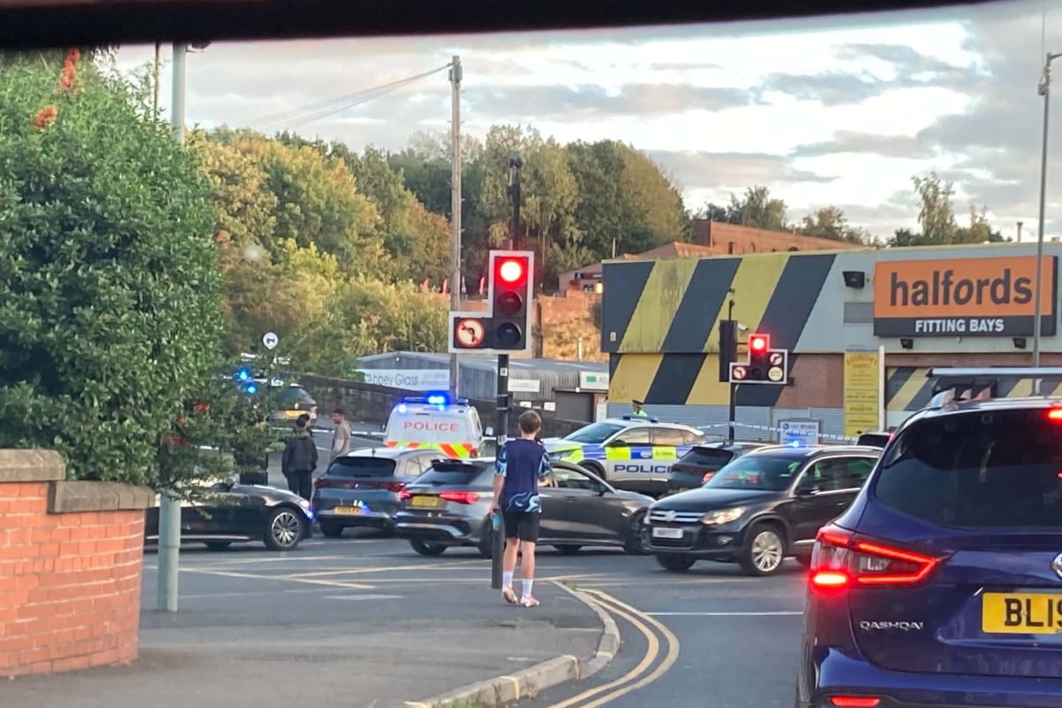 Traffic at standstill as police close busy road in Sheffield