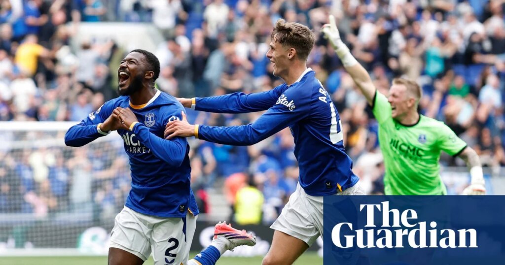 Maitland-Niles stunner rescues late point for Everton against Manchester United | Premier League