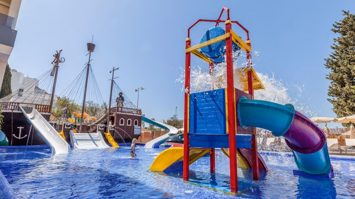 I’m a family travel expert – Zafiro Palace Palmanova is perfect for solo parents