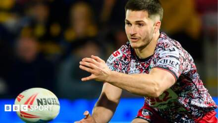 Ben McNamara: Castleford Tigers sign Leigh Leopards half-back on two-year deal