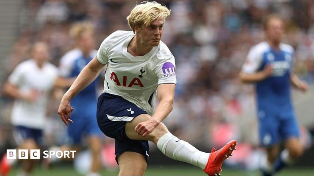 Tottenham news: Lucas Bergvall signs new deal, three months after asking to leave